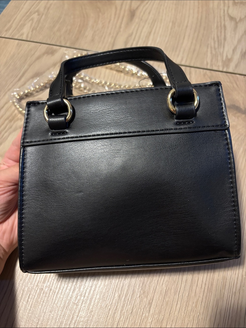 GUESS - Brand new- Black Quilted Mini Taylor Crossbody with Gold Chain Strap - Picture 3 of 7
